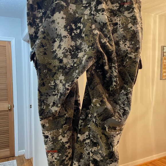 Sitka Stratos pants. Inseam 27 1/2”. Very good condition. - Picture 3 of 3